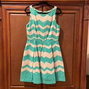 EUC - Just Taylor chevron dress
